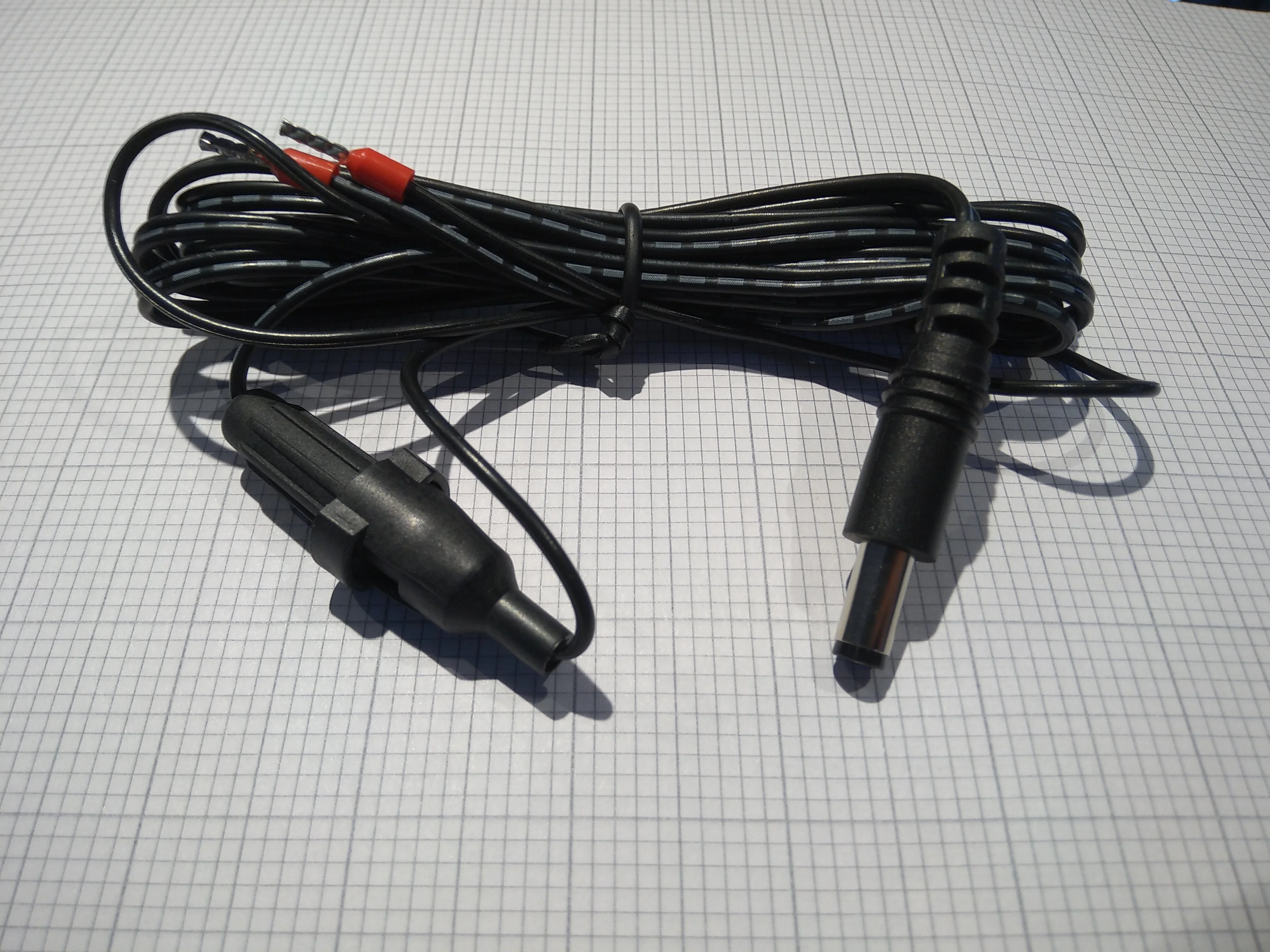 DC cable showing dashed line on the positive cable